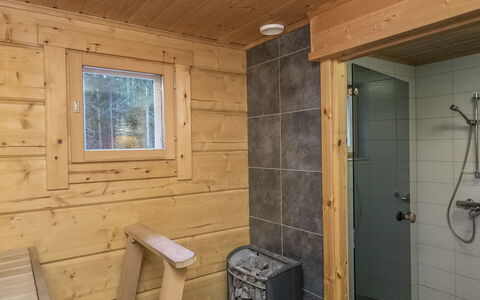Villa Puronotko: Møbel, Stol, Udendørs Møbler, Bord, Træ, Udendørs Bord, Køkken & Spisebord, Skygge, Have, Paraply