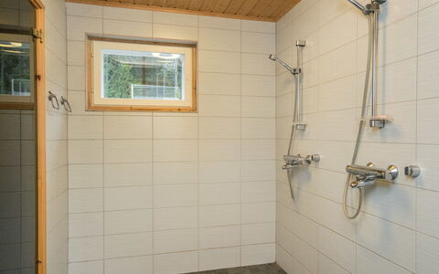 Villa Puronotko: Møbel, Stol, Udendørs Møbler, Bord, Træ, Udendørs Bord, Køkken & Spisebord, Skygge, Have, Paraply