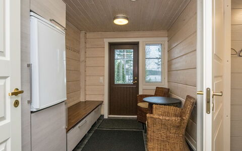 Villa Puronotko: Møbel, Stol, Udendørs Møbler, Bord, Træ, Udendørs Bord, Køkken & Spisebord, Skygge, Have, Paraply
