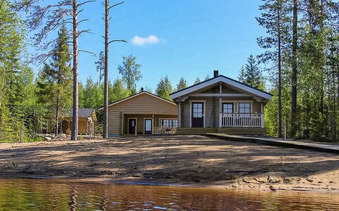 Villa Mari: Møbel, Stol, Udendørs Møbler, Bord, Træ, Udendørs Bord, Køkken & Spisebord, Skygge, Have, Paraply