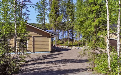 Villa Mari: Træ, Gulvbelægning, Etage, Møbel, Trægulve, Indretning, Køjeseng, Værelse, Bejdse, Hårdttræ