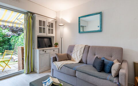 Manoir du Men Gwen: Couch, Billedramme, Ejendom, Møbel, Azure, Indretning, Stue, Etage, Vindue