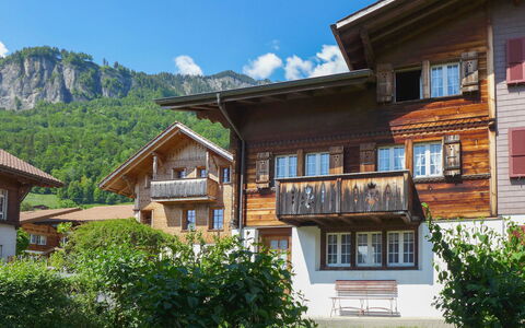 Chalet Esther: Ejendom, Hus, Bygning, Hjem, Ejendom, Boligområde, Stad, Arkitektur, Kvarter, Estate