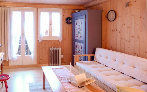 Chalet Esther: Værelse, Ejendom, Møbel, Indretning, Bygning, Stue, Hus, Bord, Hjem, Ejendom