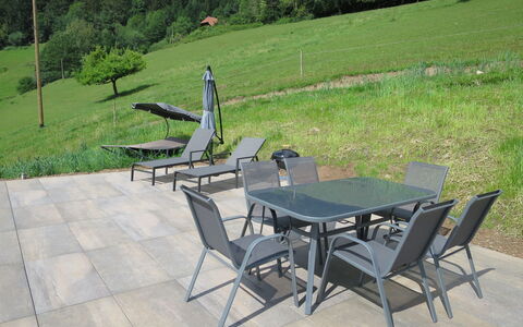 Schmalzenhof: Møbel, Bord, Udendørs Møbler, Udendørs Bord, Stol, Gårdhave, Flise, Landscaping, Bænk, Landskab