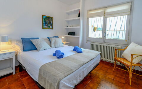 La Marina Blanca: Soveværelse, Møbel, Værelse, Seng, Ejendom, Sengetøj, Indretning, Etage, Bed Frame, Blå