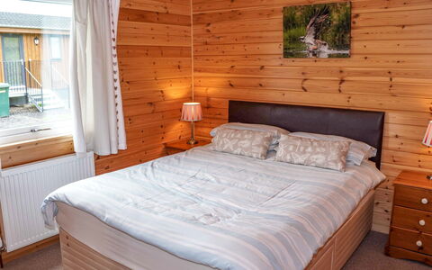 Osprey Lodge: Møbel, Ejendom, Bygning, Vindue, Komfort, Cabinetry, Træ, Bed Frame, Seng, Indretning