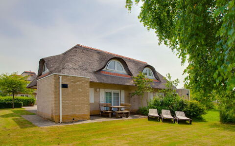 Citta Romana: Plante, Himmel, Bygning, Ejendom, Vindue, Træ, Sky, Hus, Land Lot, Naturlige Landskab