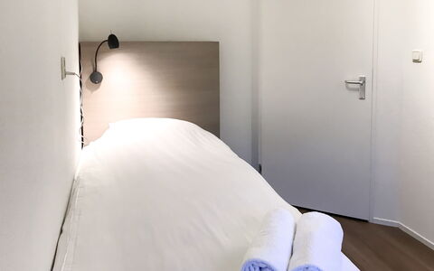 Citta Romana: Ejendom, Komfort, Træ, Indretning, Lampe, Bygning, Etage, Seng, Gulvbelægning, Bed Frame