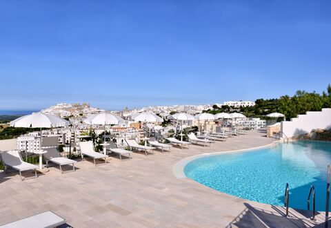 Residence Montesarago: Himmel, Vand, Bygning, Svømmepøl, Liggestol, Udendørs Møbler, Badeby, Skygge, Coastal Og Oceaniske Landskabsformer, Hus