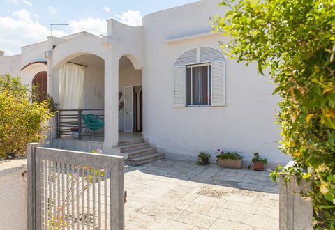 Villa Fontanelle: Plante, Ejendom, Bygning, Himmel, Vindue, Azure, Sky, Dør, Arkitektur, Vejbelægning