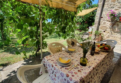 La Casa Del Sole: Plante, Ejendom, Bord, Botanik, Natur, Blomst, Landskab, Stol, Udendørs Møbler, Terrestrisk Plant