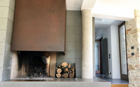 Casale De Conti: Hearth, Ildsted, Ejendom, Værelse, Væg, Flise, Indretning, Hus, Arkitektur, Etage