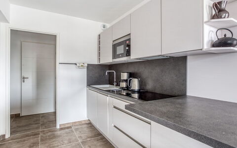 Bormes-Les-Mimosas 107: Ejendom, Værelse, Møbel, Indretning, Countertop, Flise, Cabinetry, Køkken, Bygning, Hus