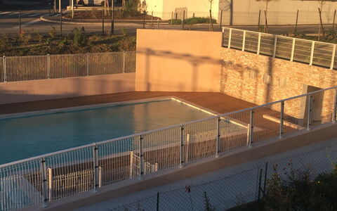 Bormes-Les-Mimosas 107: Svømmepøl, Ejendom, Ejendom, Kompositmateriale, Rektangel, Hegn, Water Feature, Beton, Home Fencing, Gård