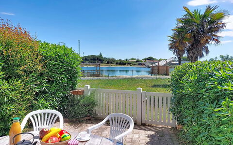 Cap D'Agde 315: Møbel, Busk, Have, Udendørs Møbler, Skygge, Udendørs Bord, Stol, Gårdhave, Backyard, Gård