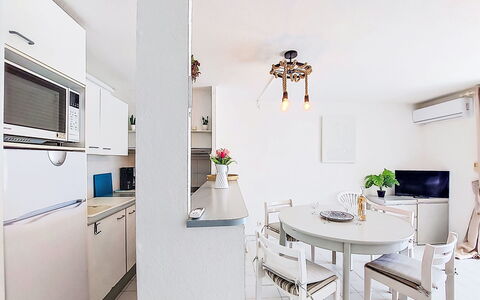 Cap D'Agde 315: Møbel, Busk, Have, Udendørs Møbler, Skygge, Udendørs Bord, Stol, Gårdhave, Backyard, Gård
