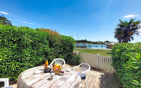 Cap D'Agde 315: Møbel, Busk, Have, Udendørs Møbler, Skygge, Udendørs Bord, Stol, Gårdhave, Backyard, Gård