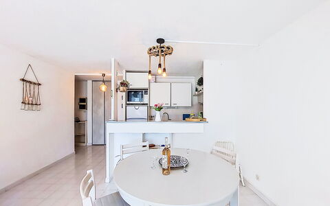 Cap D'Agde 315: Møbel, Busk, Have, Udendørs Møbler, Skygge, Udendørs Bord, Stol, Gårdhave, Backyard, Gård