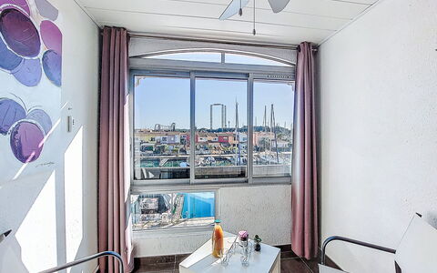 Les Caraïbes: Møbel, Udendørs Møbler, Bord, Stol, Udendørs Bord, Have, Køkken & Spisebord, Gårdhave, Restaurant, Blomsterkrukke