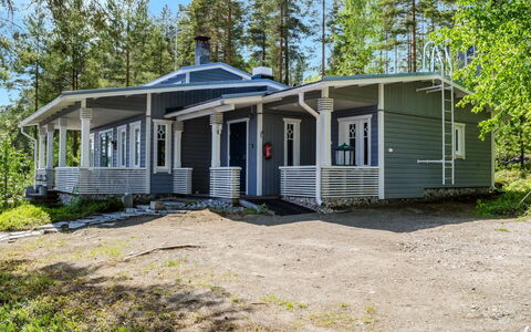 Saunamaja: Altan, Lejlighed, Skygge, Glas, Ejerlejlighed, Gelænder, Veranda, Dagslys, Dæk, Udendørs Møbler