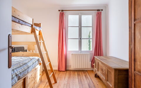 Sunny Lodge: Bygning, Træ, Textile, Indretning, Arkitektur, Gulvbelægning, Stige, Etage, Bejdse