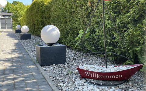 Kleine Möwe: Plante, Botanik, Båd, Græs, Vejbelægning, Vedplante, Landskab, Fritid, Urban Design, Busk