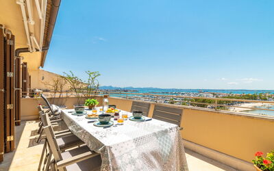 Nautic Sea Views
