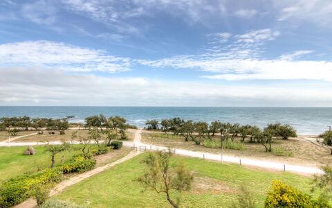 Cap D'Agde 960: Sky, Himmel, Plante, Vandressourcer, Ejendom, Vand, Plantesamfund, Naturlige Landskab, Naturligt Miljø, Træ