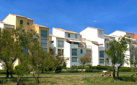 Cap D'Agde 960: Himmel, Plante, Bygning, Ejendom, Vindue, Træ, Naturligt Miljø, Land Lot, Urban Design, Vegetationen