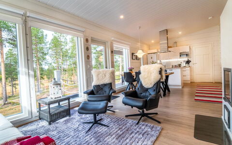 Villa Taiga: Altan, Lejlighed, Skygge, Glas, Ejerlejlighed, Gelænder, Veranda, Dagslys, Dæk, Udendørs Møbler