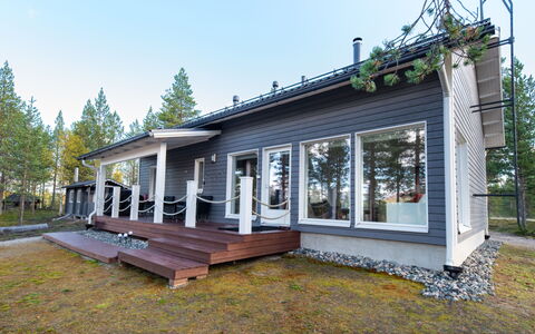 Villa Taiga: Møbel, Stol, Udendørs Møbler, Bord, Træ, Udendørs Bord, Køkken & Spisebord, Skygge, Have, Paraply