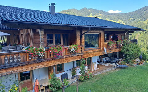 Auffach 651: Sommerhus, Eco Hotel, Estate, Skygge, Altan, Udvej, Gård, Stueplante, Stol, Hacienda