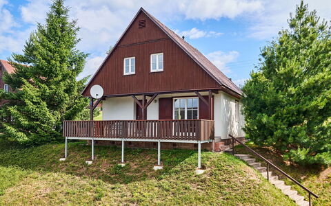 Holiday Hill 45: Træ, Hus, Hjem, Sommerhus, Veranda, Sidespor, Stuehus, Lawn, Estate, Have