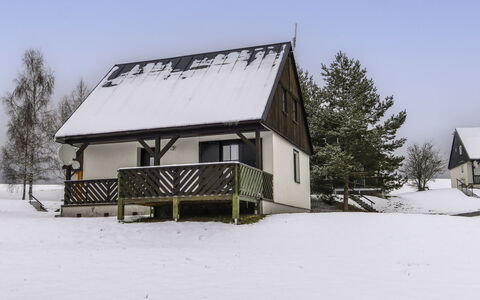 Holiday Hill 55: Sne, Himmel, Bygning, Træ, Vindue, Hældning, Hus, Sommerhus, Sidespor, Fryser