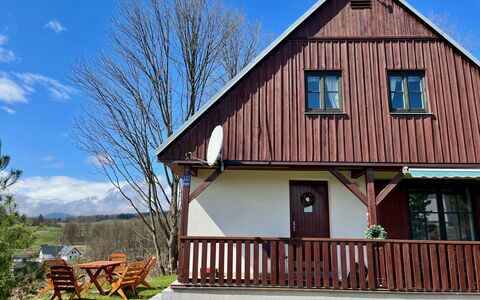 Holiday Hill 67: Plante, Vand, Ejendom, Møbel, Bygning, Bord, Vindue, Azure, Stol, Indretning