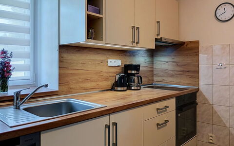 Holiday Hill 32: Countertop, Cabinetry, Køkken Apparat, Køkken, Træ, Gulvbelægning, Møbel, Indretning, Større Bandage, Husholdningsapparat