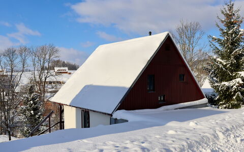 Holiday Hill 33: Sky, Himmel, Sne, Bygning, Træ, Vindue, Hus, Hældning, Træ, Sommerhus