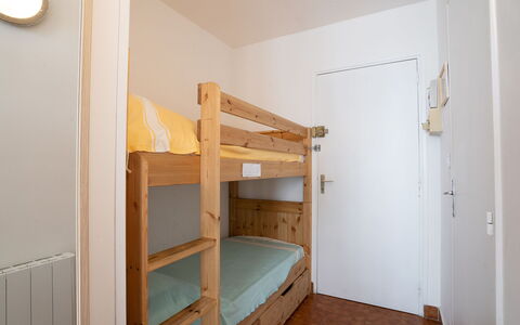 Saint Patrick: Værelse, Seng, Ejendom, Møbel, Køjeseng, Hostel, Hus, Bygning, Etage, Soveværelse