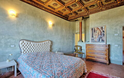 Palazzo Del Capitano: Soveværelse, Værelse, Ejendom, Møbel, Seng, Sengetøj, Indretning, Bygning, Bed Frame, Væg