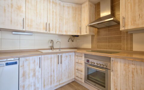 Dénia 479: Countertop, Ejendom, Cabinetry, Værelse, Køkken, Møbel, Indretning, Etage, Bygning, Hus