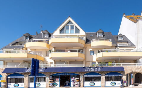 Quiberon 123: Himmel, Bygning, Vindue, Blå, Arkitektur, Urban Design, Kvarter, Boligområde, Ejerlejlighed, Facade