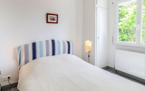 Saint Palais sur Mer 148: Soveværelse, Møbel, Seng, Værelse, Ejendom, Sengetøj, Bed Frame, Indretning, Sengetøj, Etage