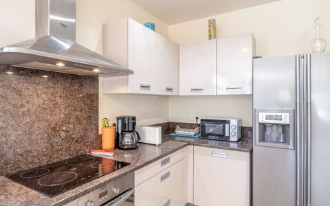 Muratello: Cabinetry, Countertop, Ejendom, Køkken Apparat, Komfur, Bygning, Køkken, Gaskomfur, Træ, Husholdningsapparat