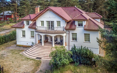 Willa Vinci: Plante, Bygning, Vindue, Ejendom, Hus, Træ, Dør, Land Lot, Boligområde, Himmel