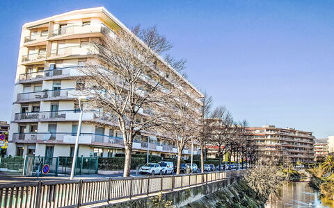 Cagnes-Sur-Mer 137: Daytime, Bygning, Lejlighed, City, Kvarter, Boligområde, Ejerlejlighed, Hovedstadsområde, Kommerciel Bygning