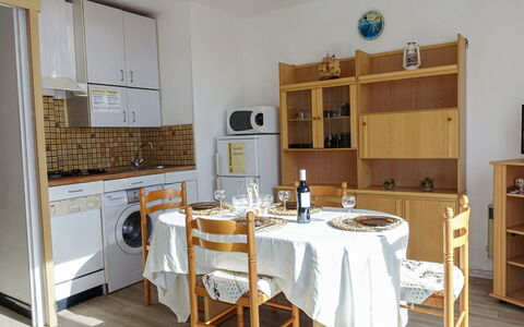 Corsaires 63: Cabinetry, Møbel, Bord, Stol, Hylde, Træ, Reoler, Køkken, Belysning, Indretning