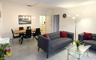 Bella Vista (Eg) 75.2: Møbel, Bord, Ejendom, Couch, Billedramme, Bygning, Indretning, Komfort, Stue, Etage