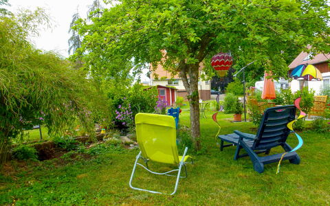 Schmetterlingsgarten: Plante, Møbel, Grøn, Stol, Træ, Skygge, Naturlige Landskab, Udendørs Møbler, Land Lot, Vedplante