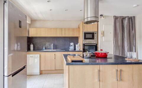 Les Jardins de Phebus: Cabinetry, Countertop, Værelse, Ejendom, Køkken, Møbel, Indretning, Bygning, Hus, Hjem